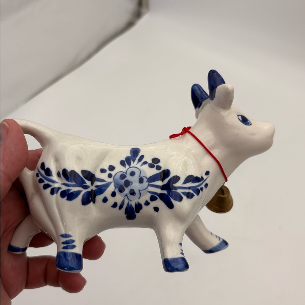 Charming Vintage Hand-painted  Delft Holland Blue and White Ceramic Cow Creamer - Picture 13 of 14